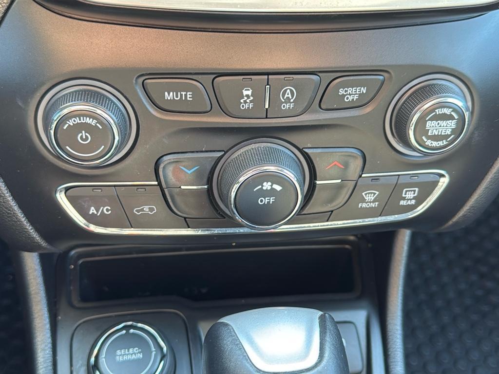 used 2020 Jeep Cherokee car, priced at $20,995