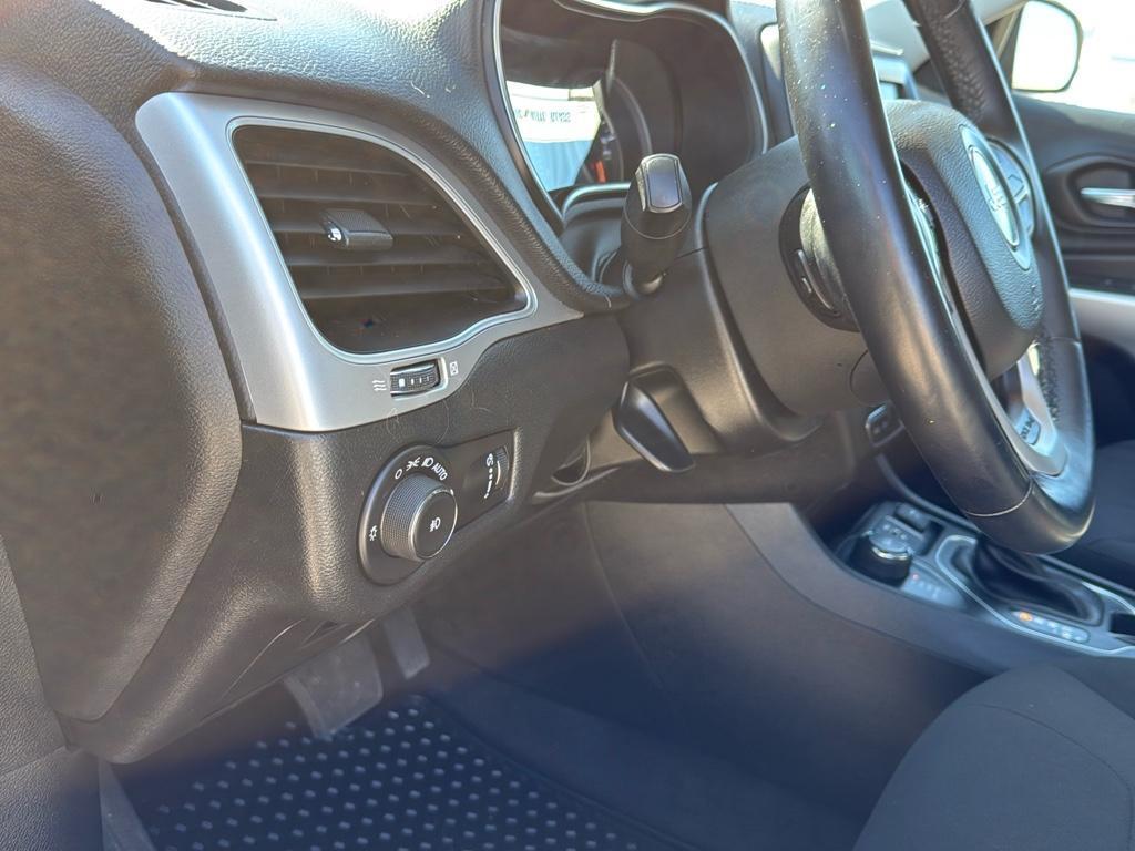 used 2020 Jeep Cherokee car, priced at $20,995