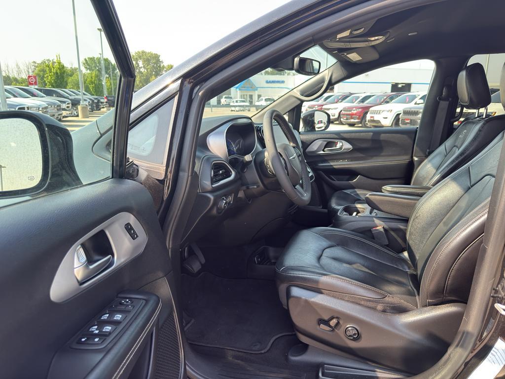 used 2022 Chrysler Pacifica Hybrid car, priced at $26,995