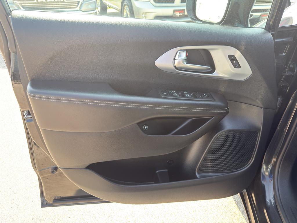 used 2022 Chrysler Pacifica Hybrid car, priced at $26,995
