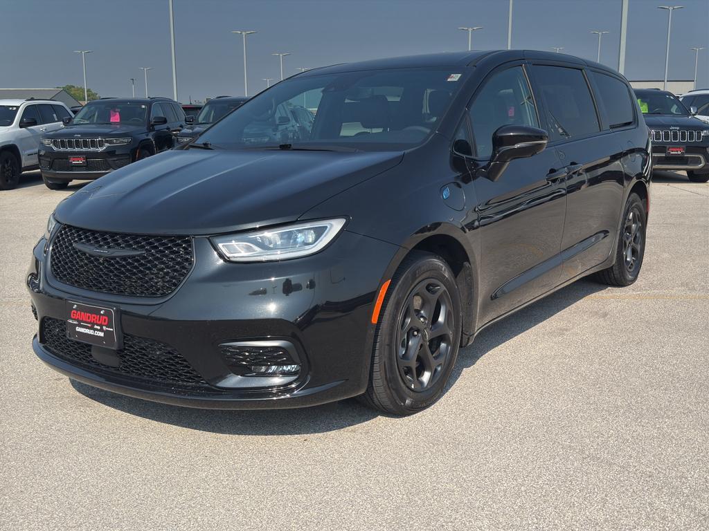 used 2022 Chrysler Pacifica Hybrid car, priced at $26,995