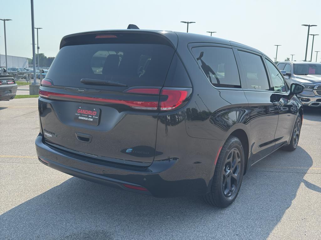 used 2022 Chrysler Pacifica Hybrid car, priced at $26,995