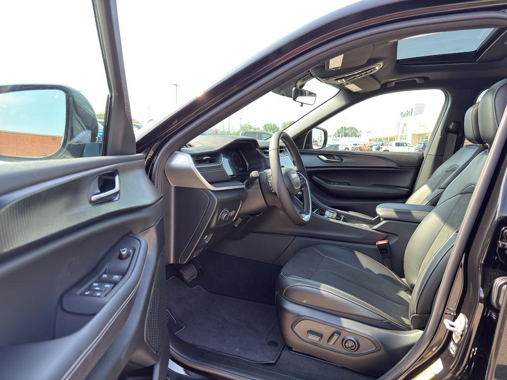 new 2025 Jeep Grand Cherokee L car, priced at $49,725