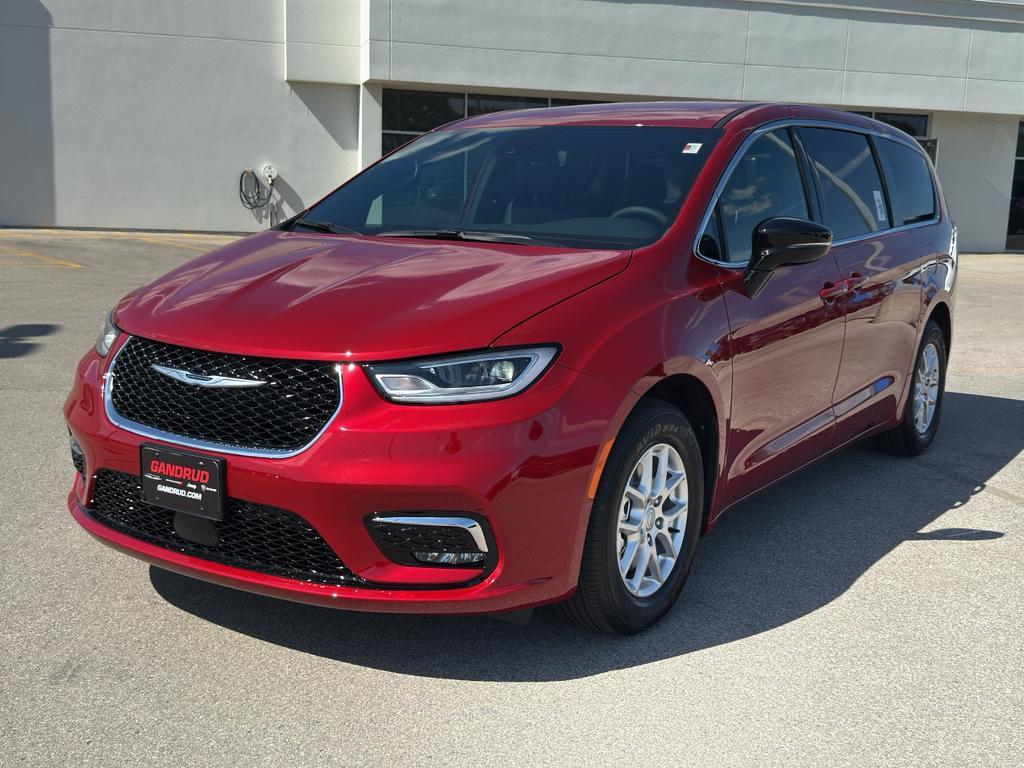 new 2025 Chrysler Pacifica car, priced at $44,940