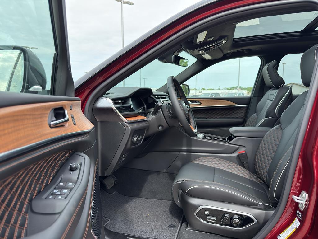 new 2025 Jeep Grand Cherokee car, priced at $62,156