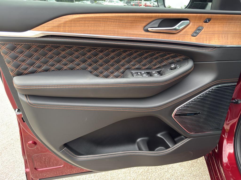 new 2025 Jeep Grand Cherokee car, priced at $62,156