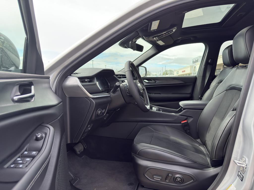 new 2025 Jeep Grand Cherokee L car, priced at $46,998