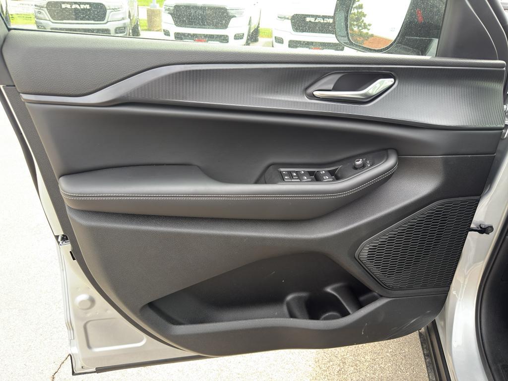 new 2025 Jeep Grand Cherokee L car, priced at $46,998