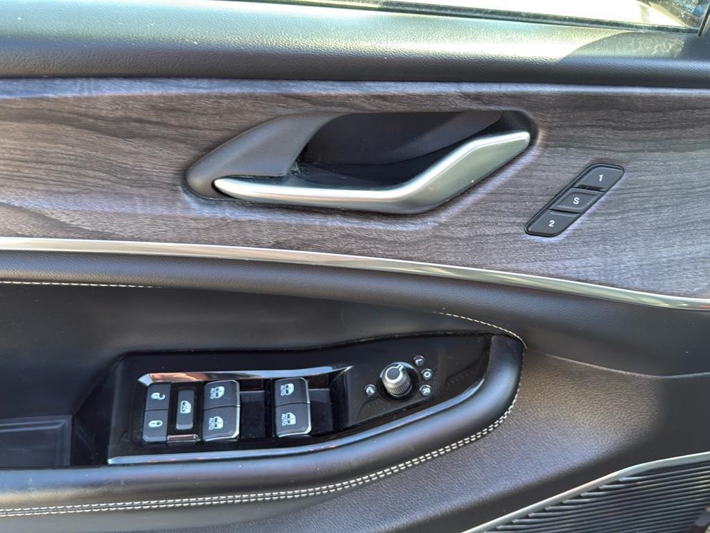 used 2022 Jeep Grand Cherokee car, priced at $37,795
