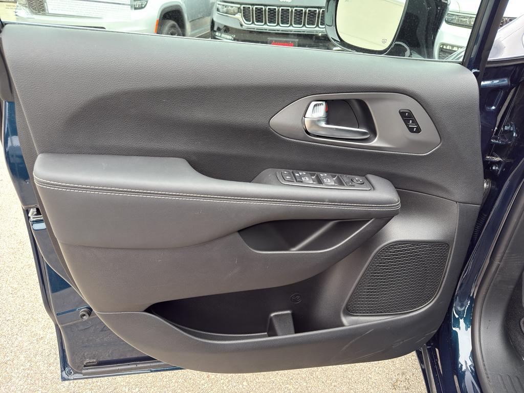 new 2025 Chrysler Pacifica car, priced at $44,940