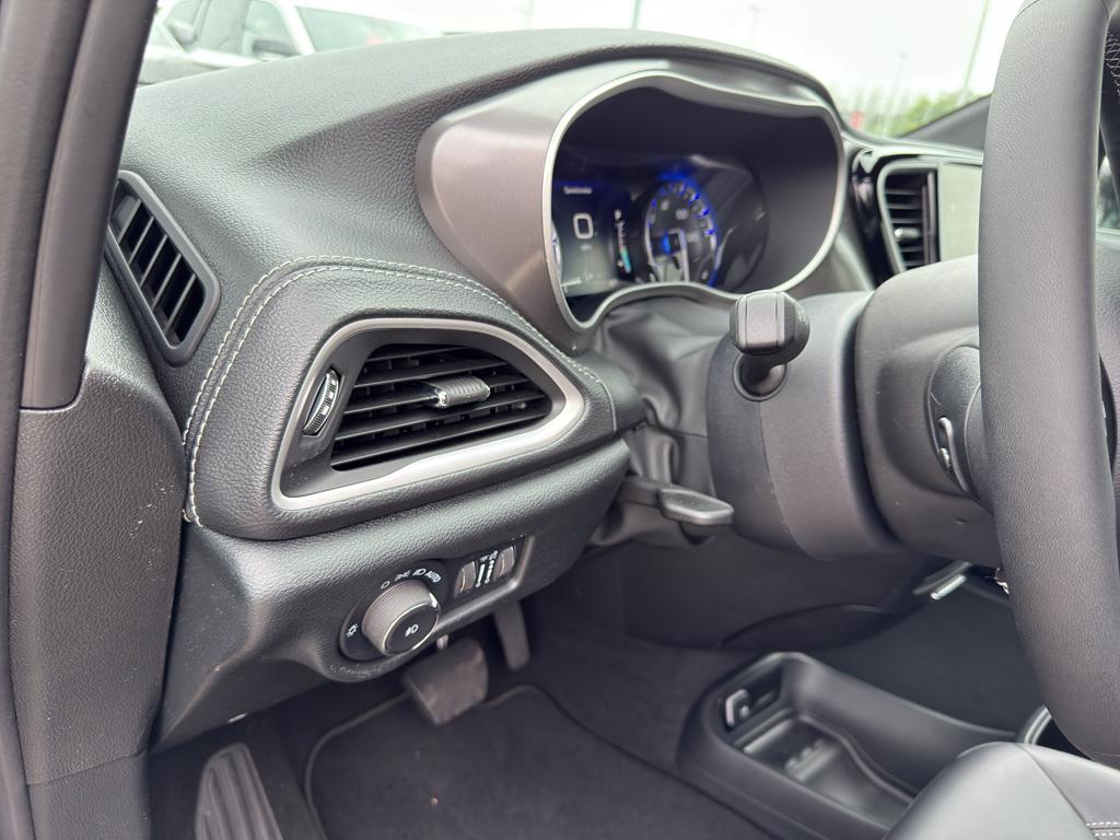new 2025 Chrysler Pacifica car, priced at $44,940