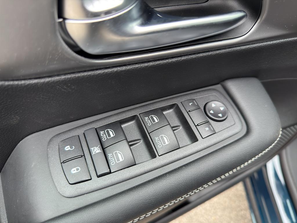 new 2025 Chrysler Pacifica car, priced at $44,940