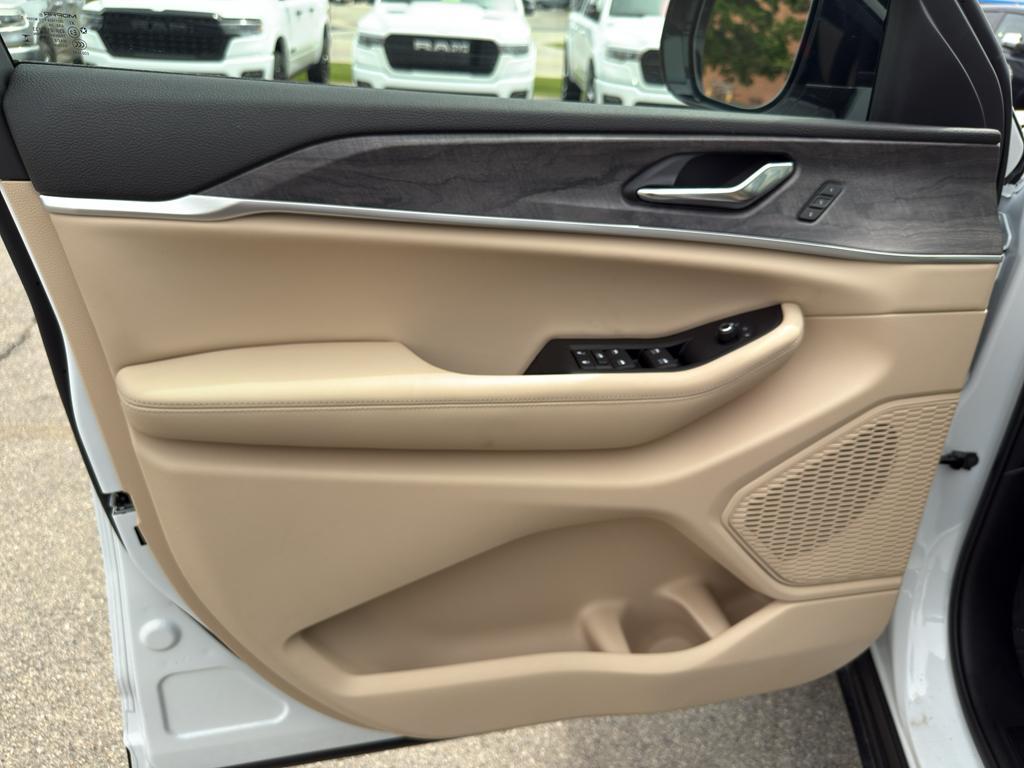 new 2025 Jeep Grand Cherokee L car, priced at $47,985