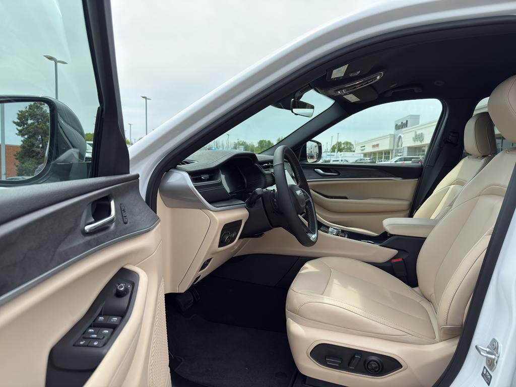 new 2025 Jeep Grand Cherokee L car, priced at $47,985