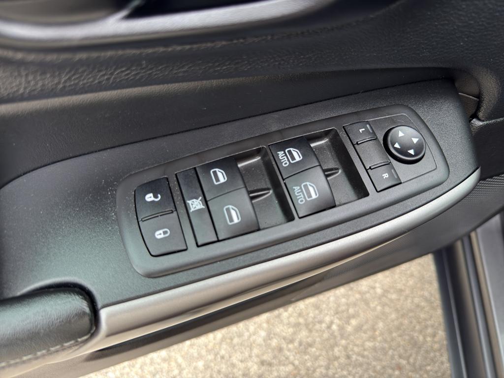 used 2021 Jeep Cherokee car, priced at $25,795