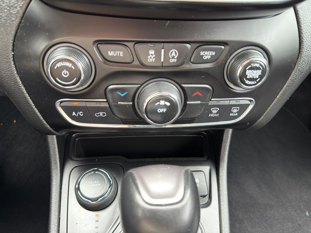 used 2021 Jeep Cherokee car, priced at $25,795