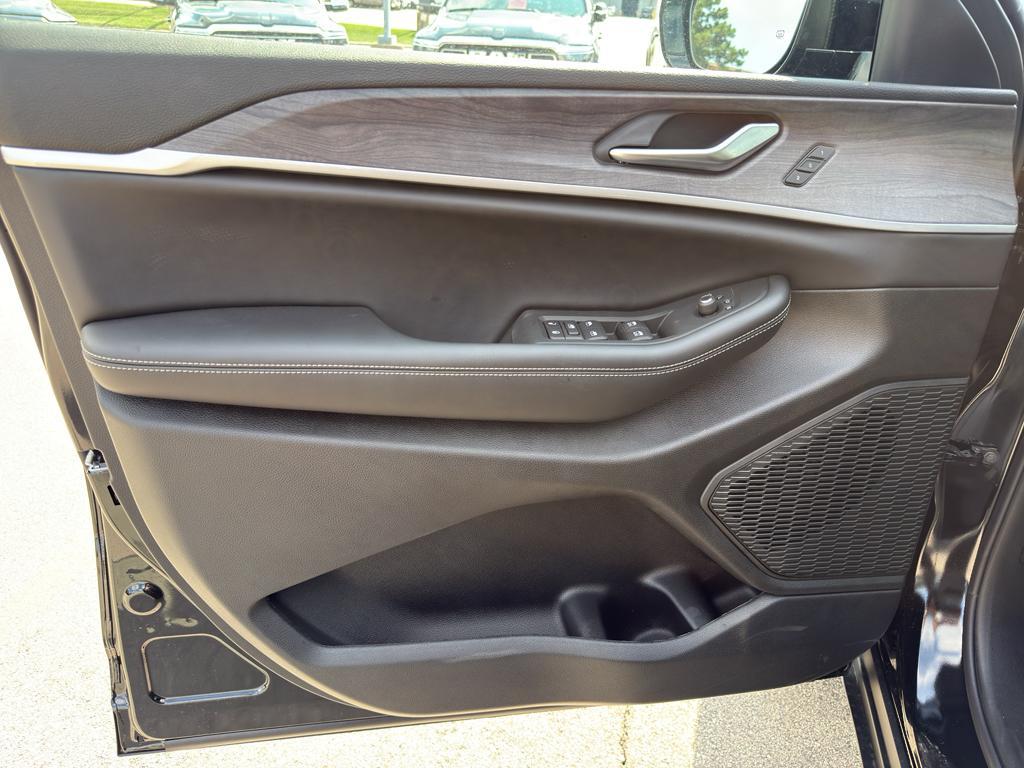 new 2025 Jeep Grand Cherokee car, priced at $47,751