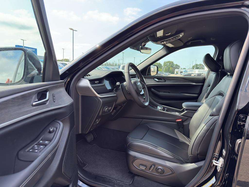 new 2025 Jeep Grand Cherokee car, priced at $47,751