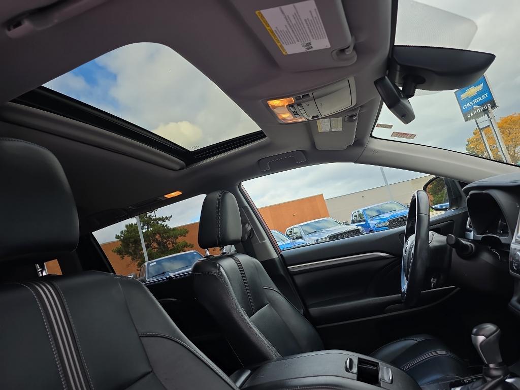 used 2018 Toyota Highlander car, priced at $24,995