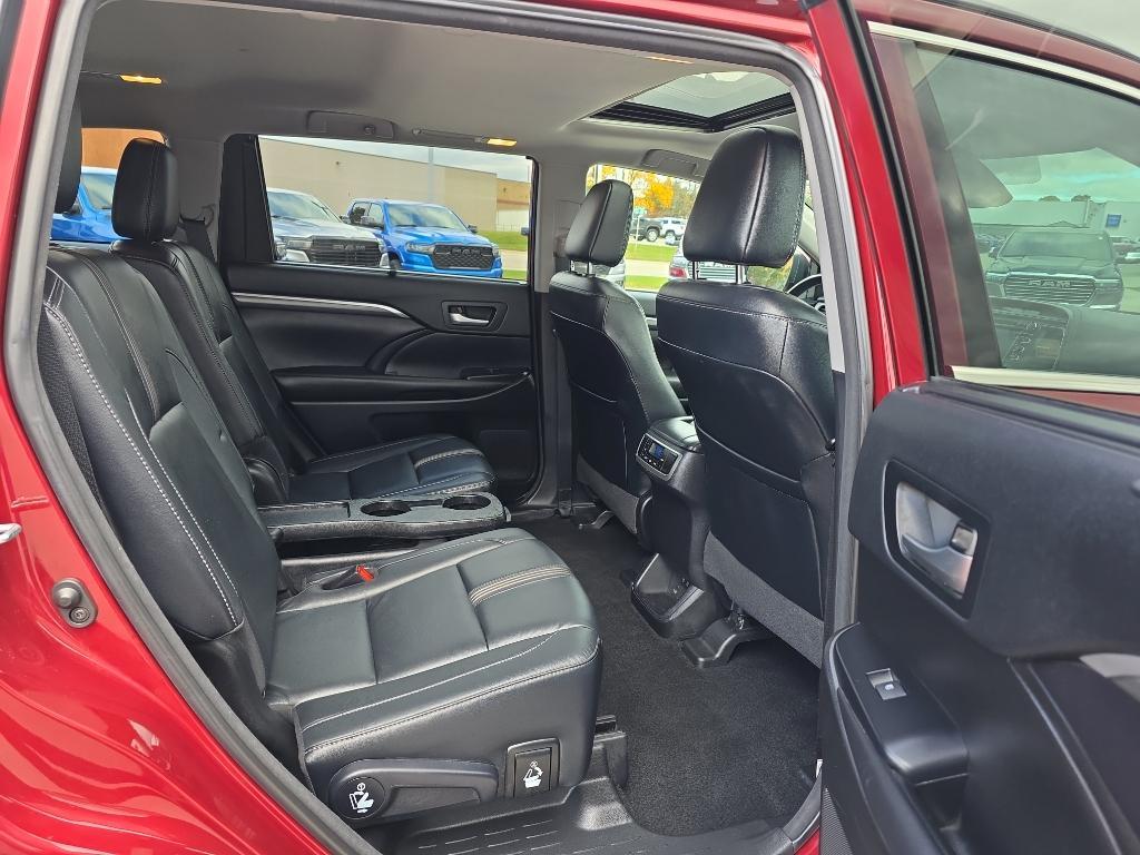used 2018 Toyota Highlander car, priced at $24,995