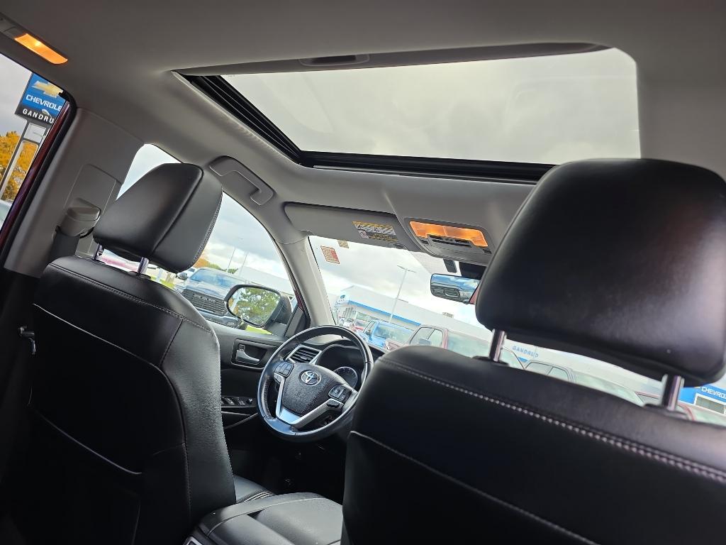 used 2018 Toyota Highlander car, priced at $24,995