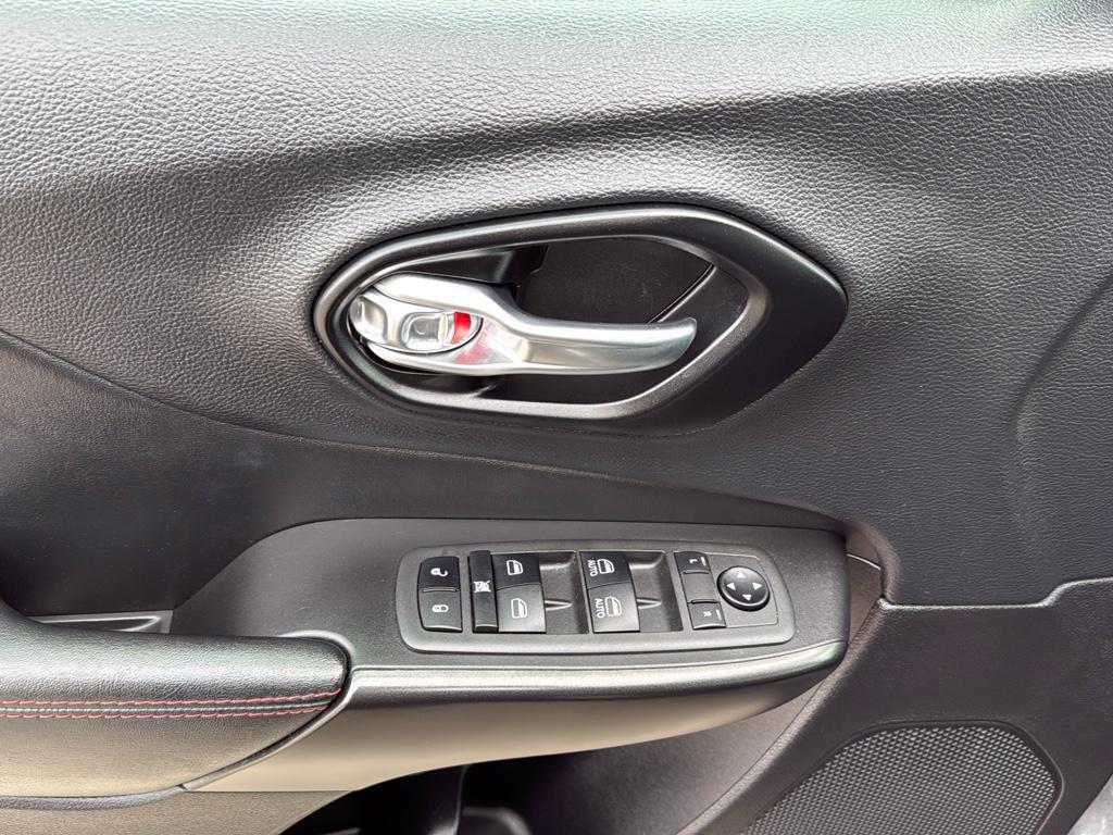used 2022 Jeep Cherokee car, priced at $25,395