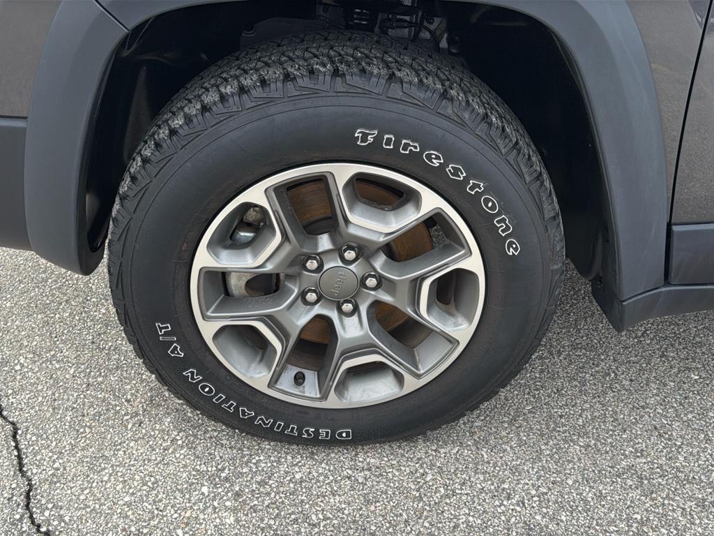 used 2022 Jeep Cherokee car, priced at $25,395