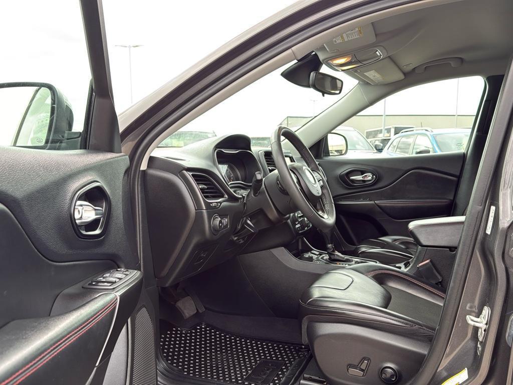 used 2022 Jeep Cherokee car, priced at $25,395