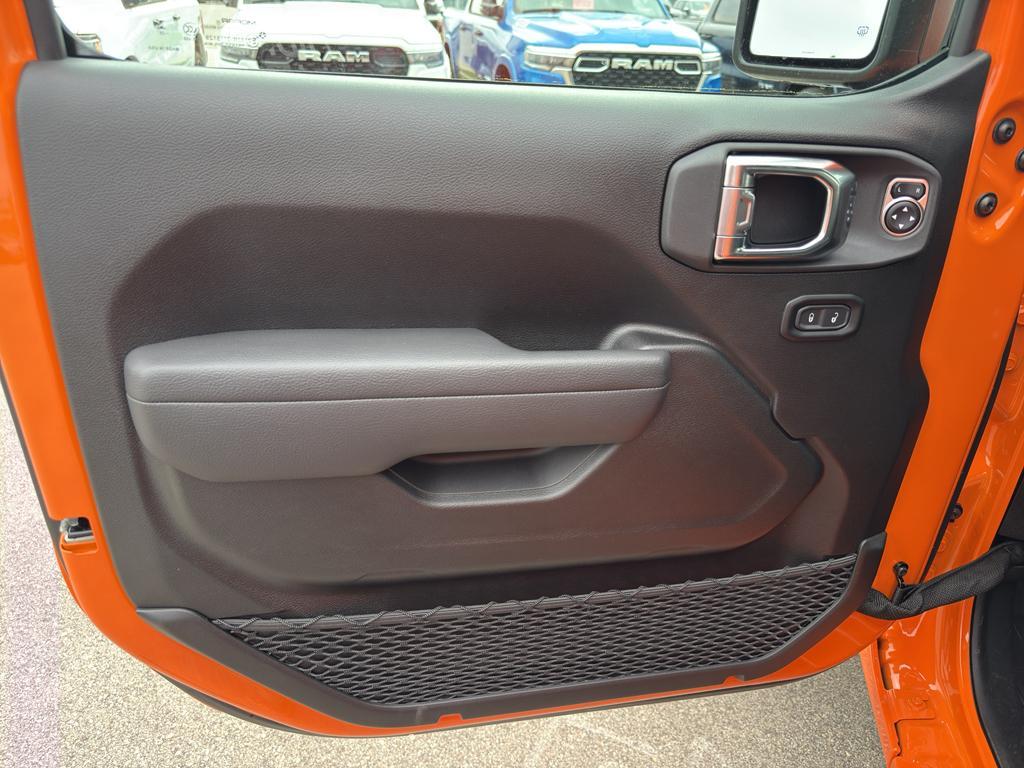 new 2025 Jeep Wrangler car, priced at $54,540