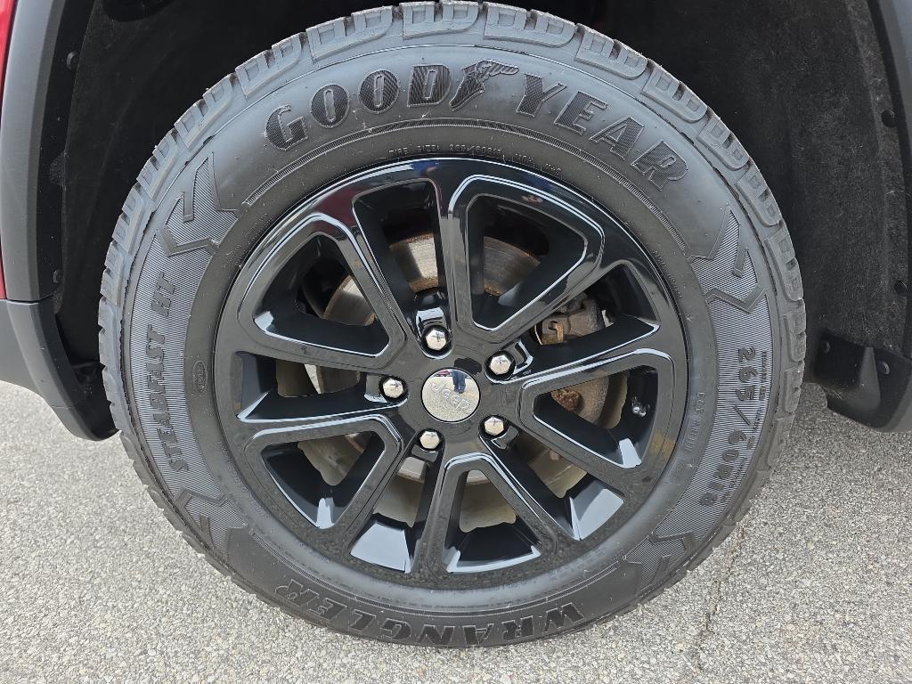 used 2015 Jeep Grand Cherokee car, priced at $9,995