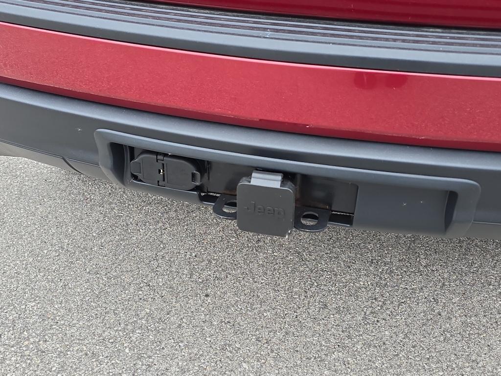 used 2015 Jeep Grand Cherokee car, priced at $9,995