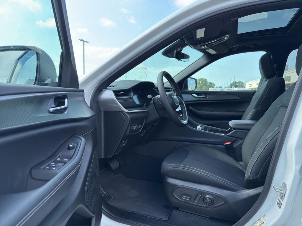 new 2025 Jeep Grand Cherokee L car, priced at $41,990
