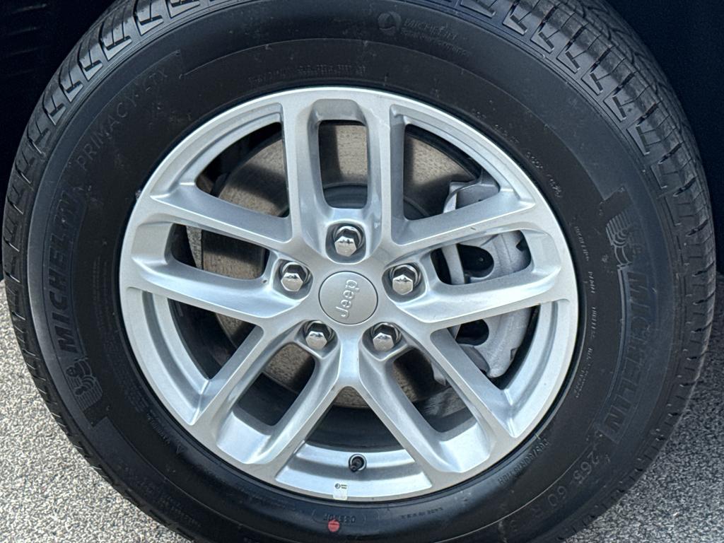 new 2025 Jeep Grand Cherokee L car, priced at $41,990