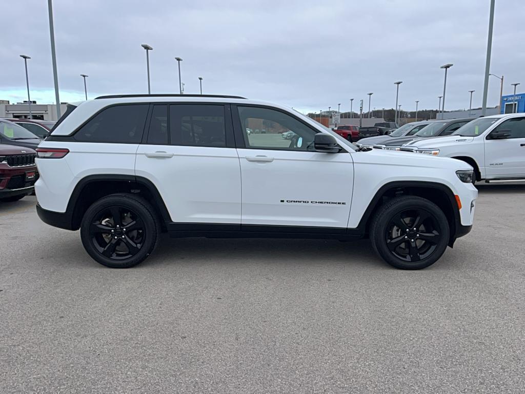 used 2022 Jeep Grand Cherokee car, priced at $32,995