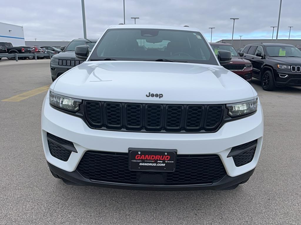 used 2022 Jeep Grand Cherokee car, priced at $32,995