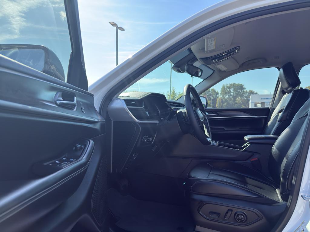 used 2023 Jeep Grand Cherokee car, priced at $34,995