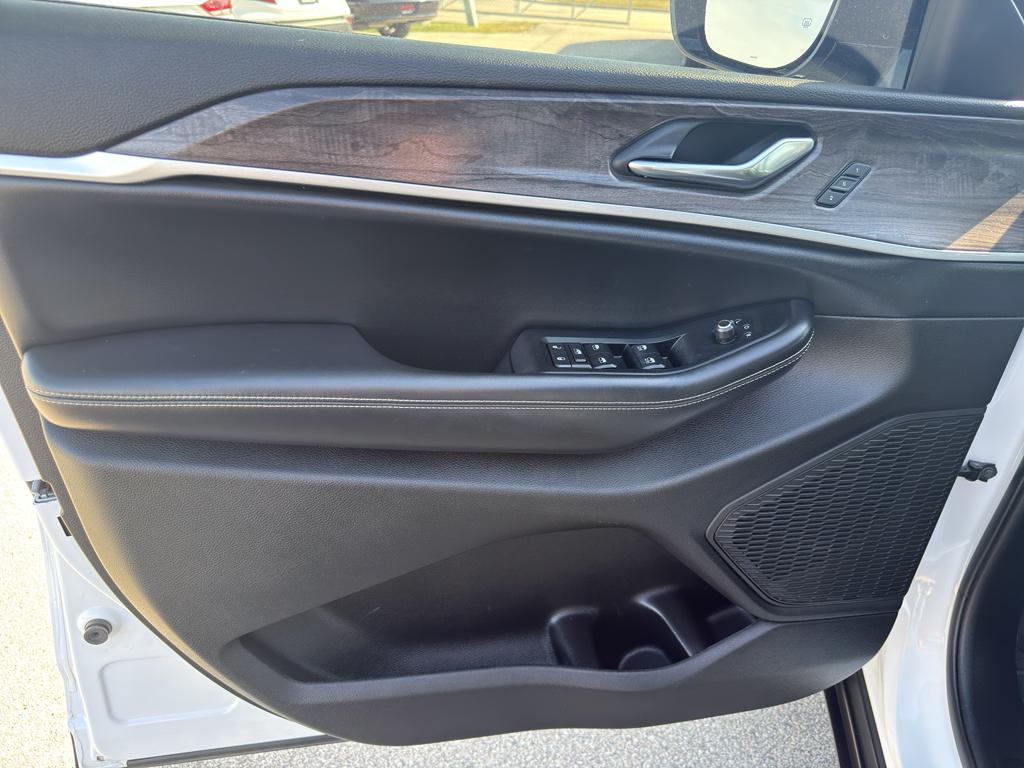 used 2023 Jeep Grand Cherokee car, priced at $34,995