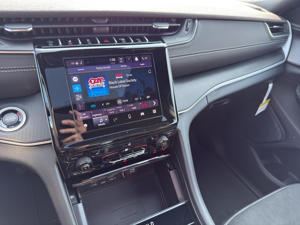 new 2025 Jeep Grand Cherokee car, priced at $45,478