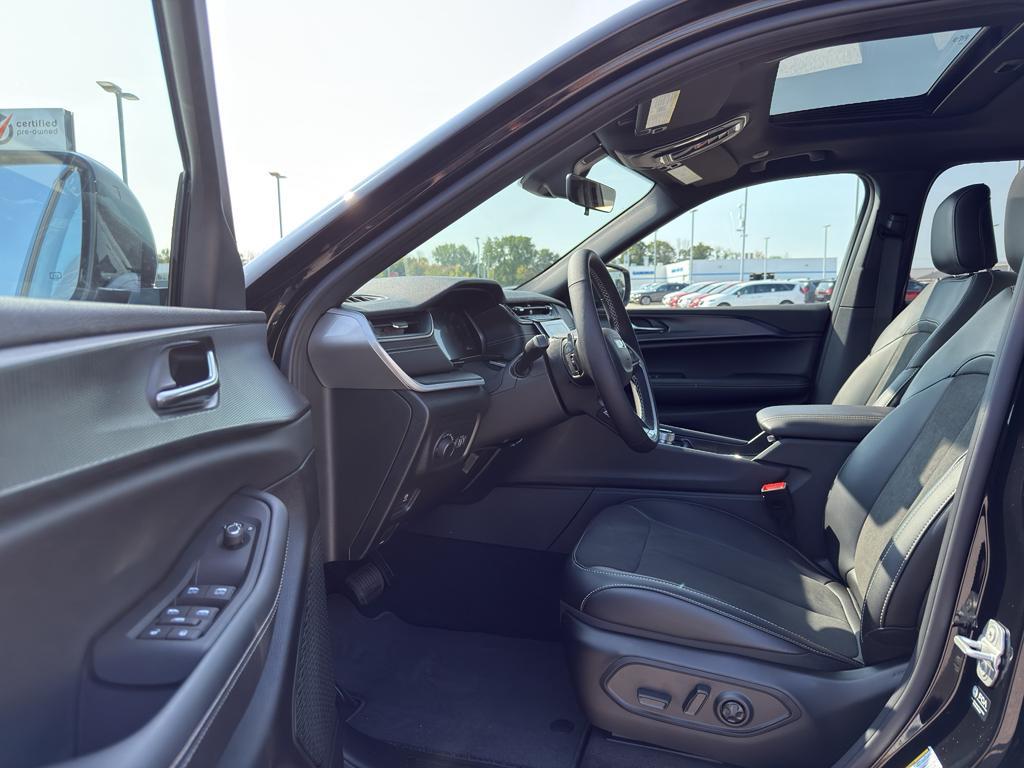 new 2025 Jeep Grand Cherokee car, priced at $45,478