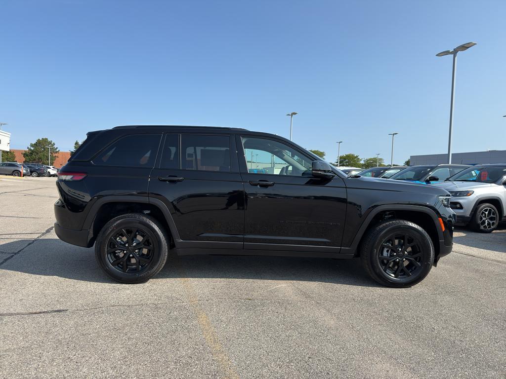 new 2025 Jeep Grand Cherokee car, priced at $45,478