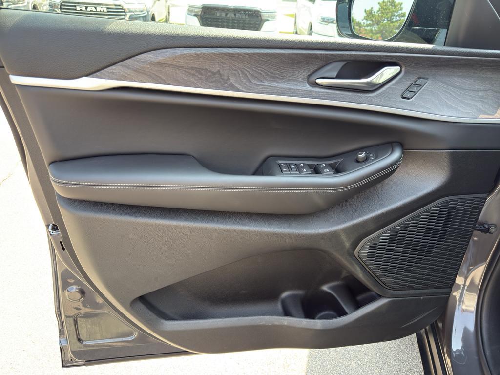 new 2025 Jeep Grand Cherokee L car, priced at $49,920