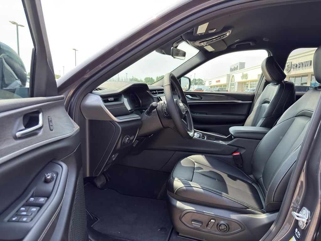 new 2025 Jeep Grand Cherokee L car, priced at $49,920