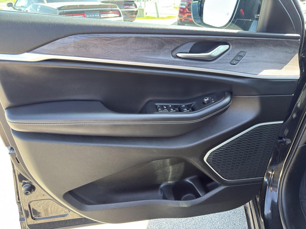 used 2022 Jeep Grand Cherokee L car, priced at $33,495
