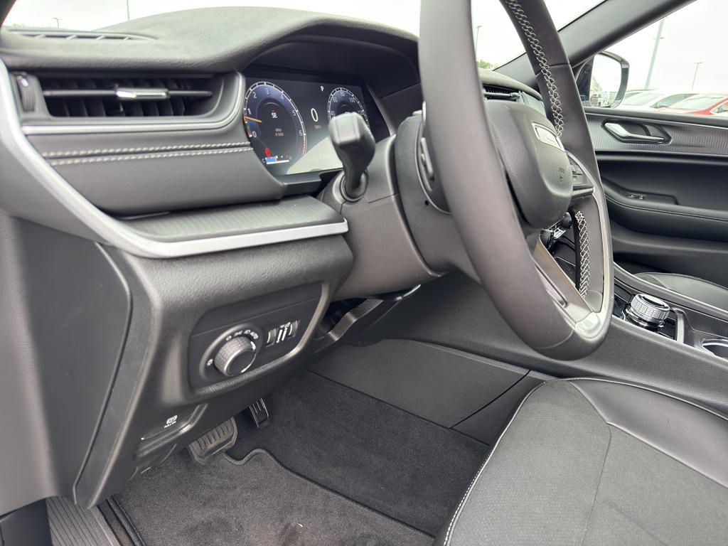 new 2025 Jeep Grand Cherokee L car