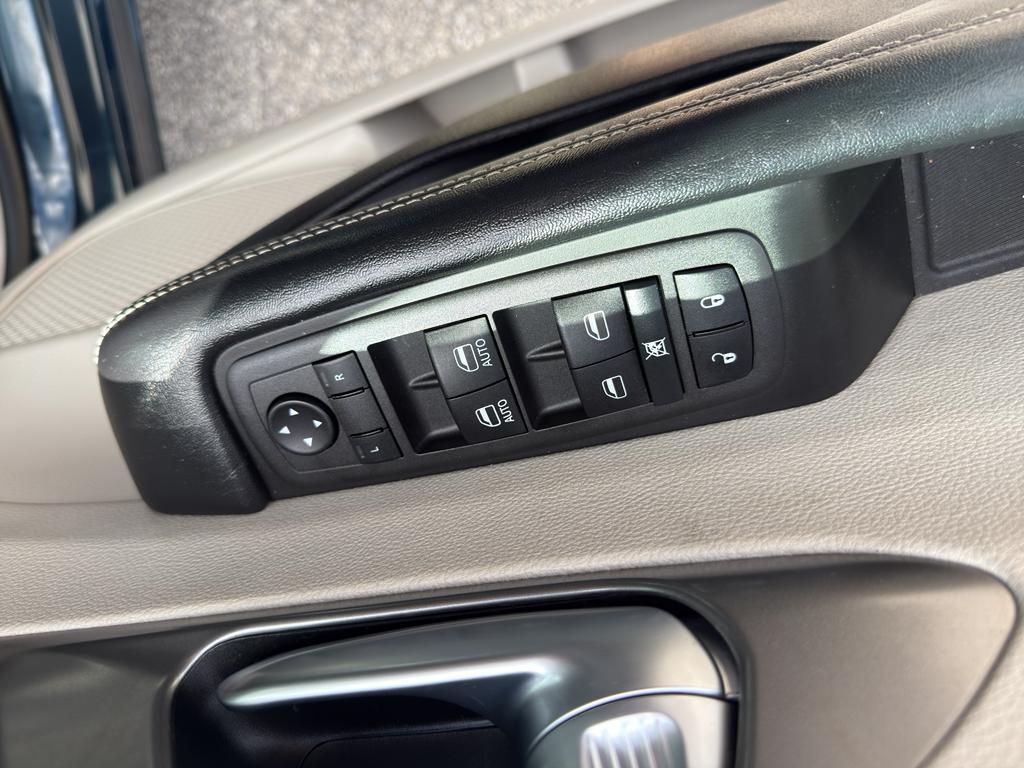 used 2022 Chrysler Pacifica car, priced at $24,995
