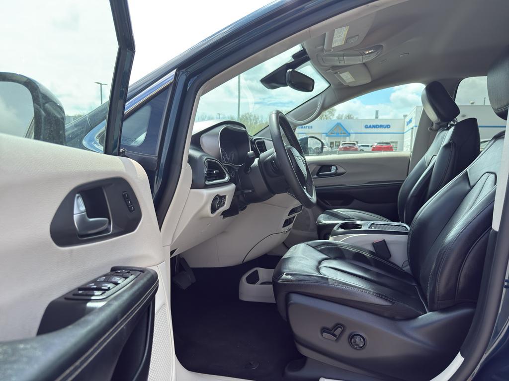 used 2022 Chrysler Pacifica car, priced at $24,995