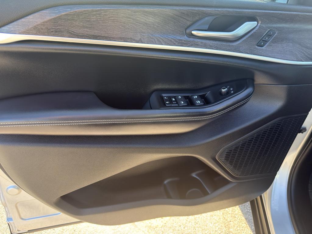 used 2024 Jeep Grand Cherokee L car, priced at $40,195