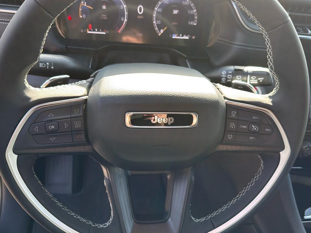 new 2025 Jeep Grand Cherokee car, priced at $37,888