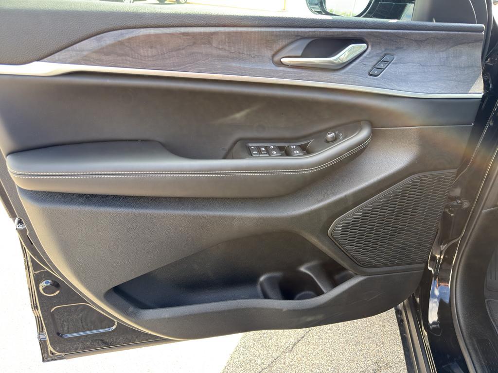 new 2025 Jeep Grand Cherokee L car, priced at $55,072