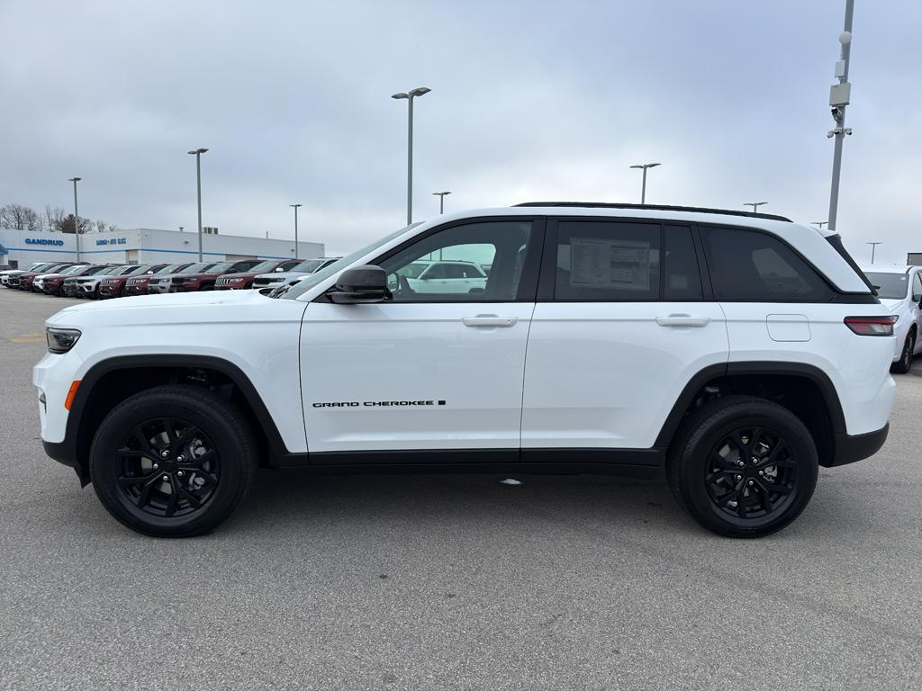new 2025 Jeep Grand Cherokee car, priced at $45,567